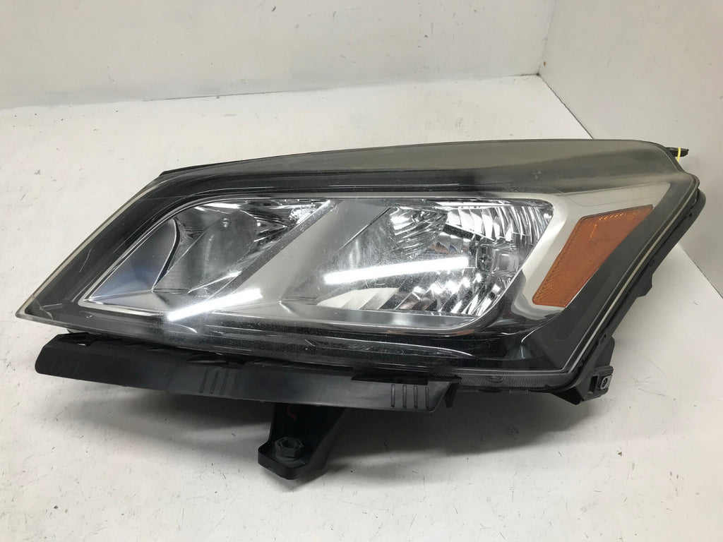 Headlight Damaged Left LH Driver 2013-2017 Chevrolet Traverse 23402604 OEM