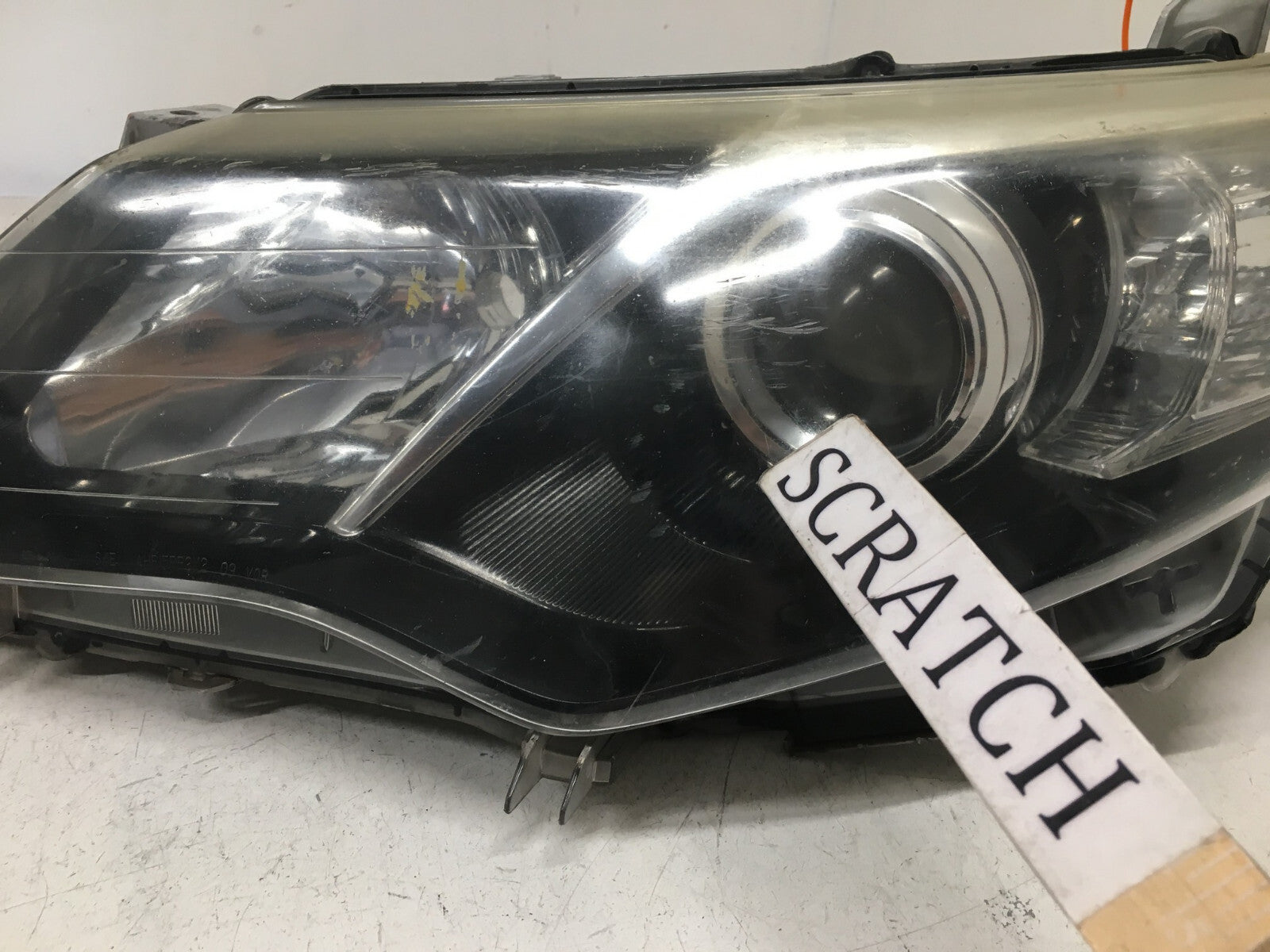 Projector Headlight Damaged Lft Driver LH Toyota Camry SE 12-14 81150-06800 OEM