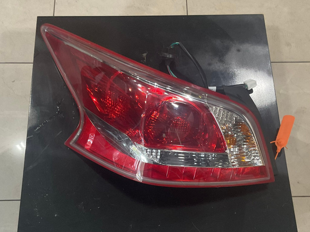Tail Light Left Driver LH Nissan Altima 13-14 949+463+35 OEM
