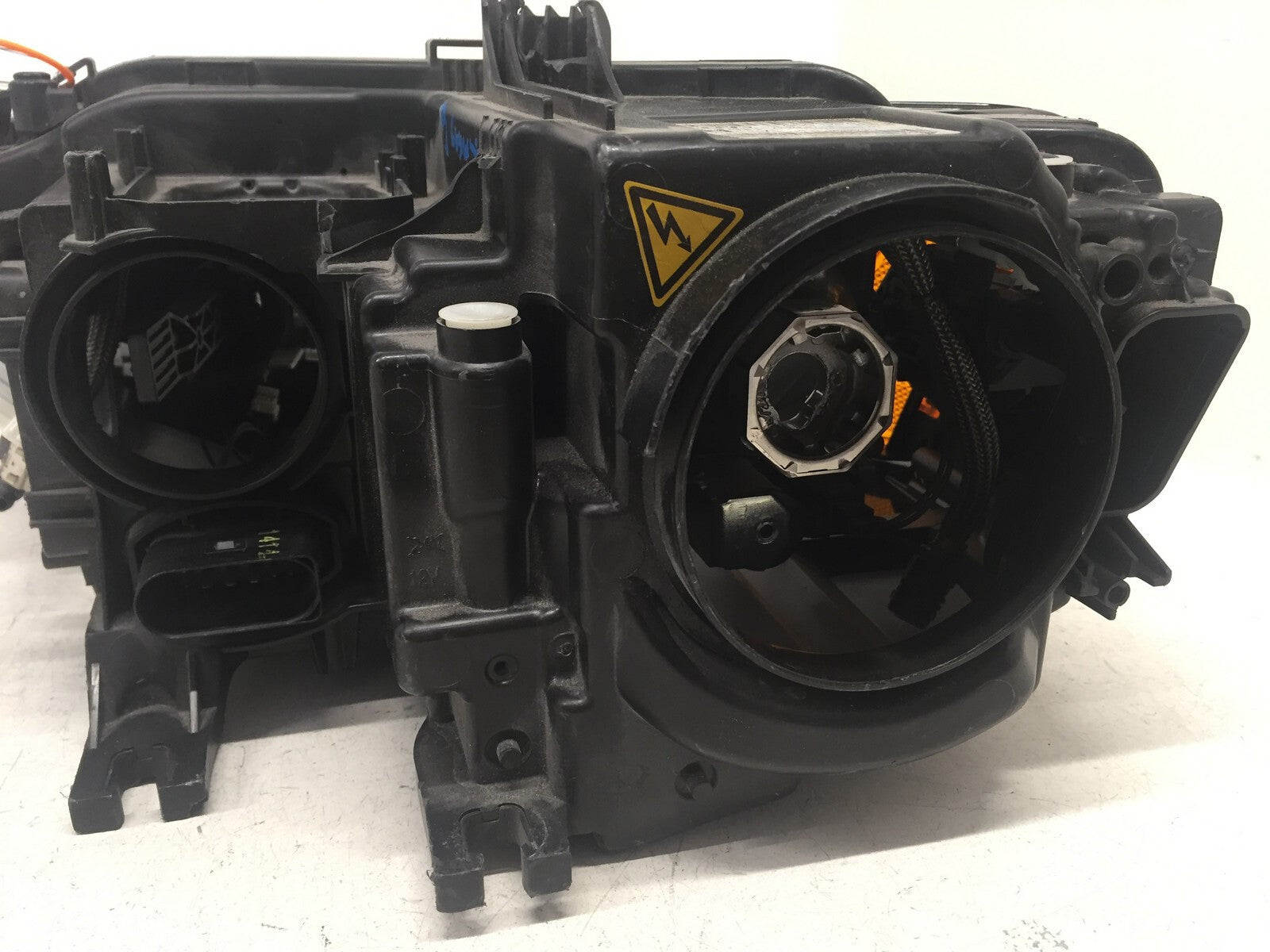 Headlight Damaged Xenon HID Passenger RH Audi A5 S5 2013-2019 8T0941006E OEM