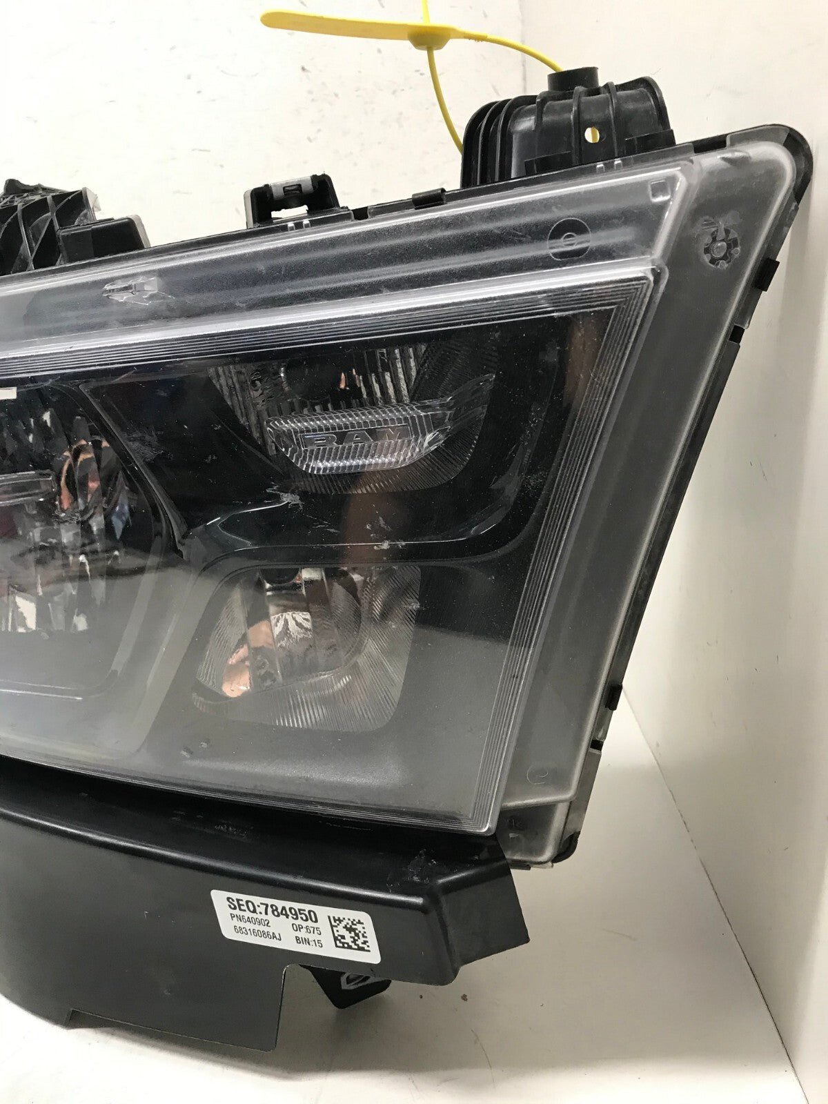 Headlight Damaged Passenger RH Right 19-24 Ram 1500 68316086AJ OEM