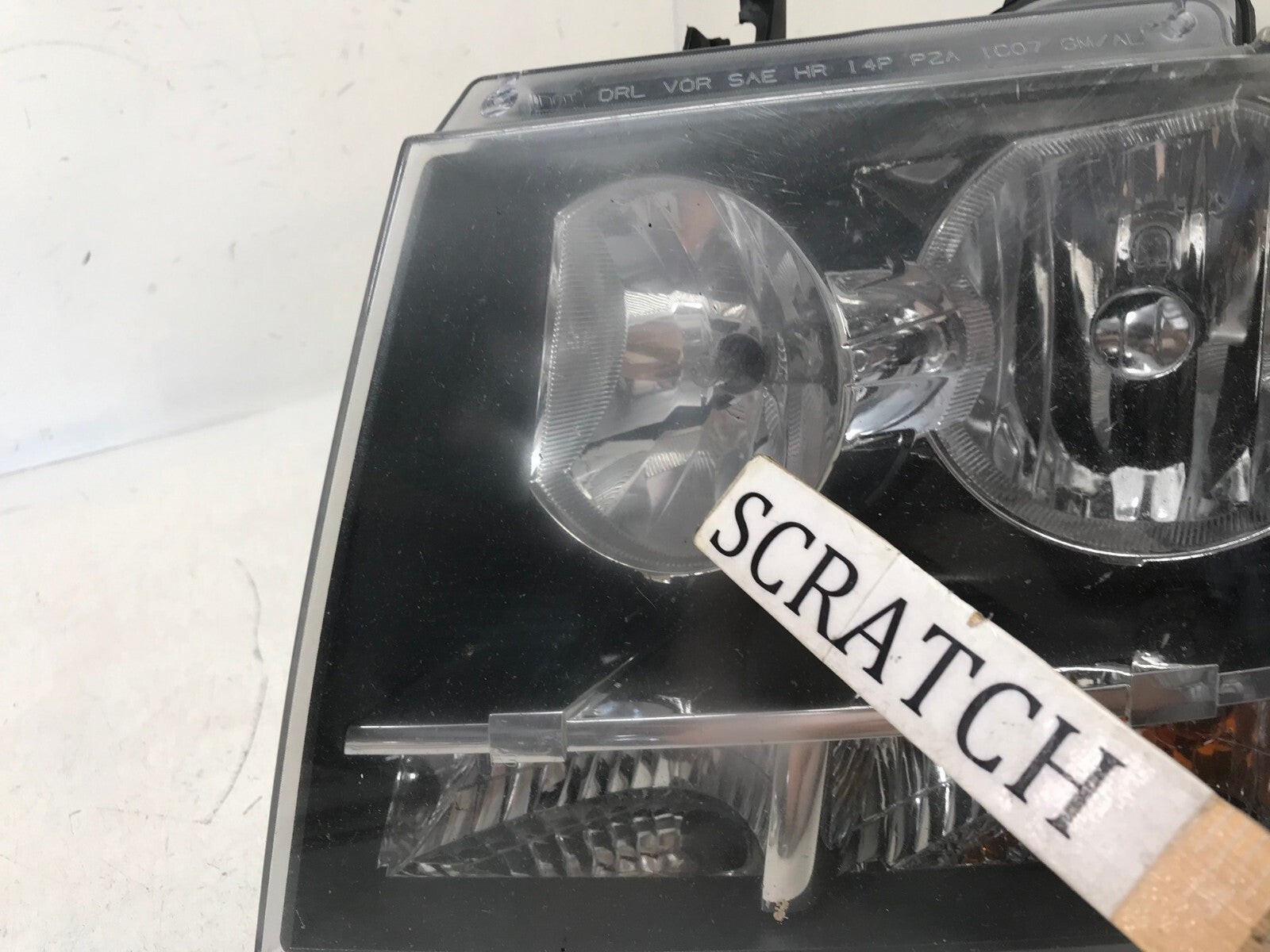 Headlight Damaged LH Driver 2007-2014 Chevy Tahoe Suburban 1500 22853025 OEM