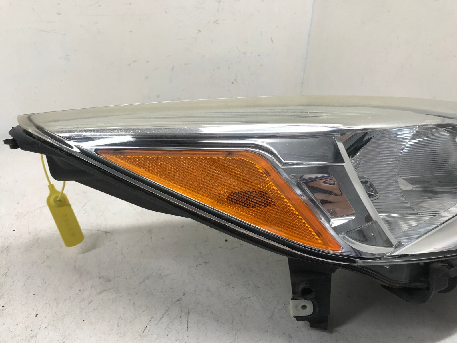Headlight Damaged Passenger RH Right Ford Escape 2013-2016 44ZH-2090-A OEM