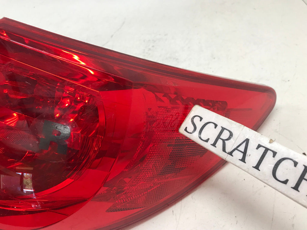 Tail light Damaged Right RH Passenger Chevy Traverse 2009-2012 15912686 OEM