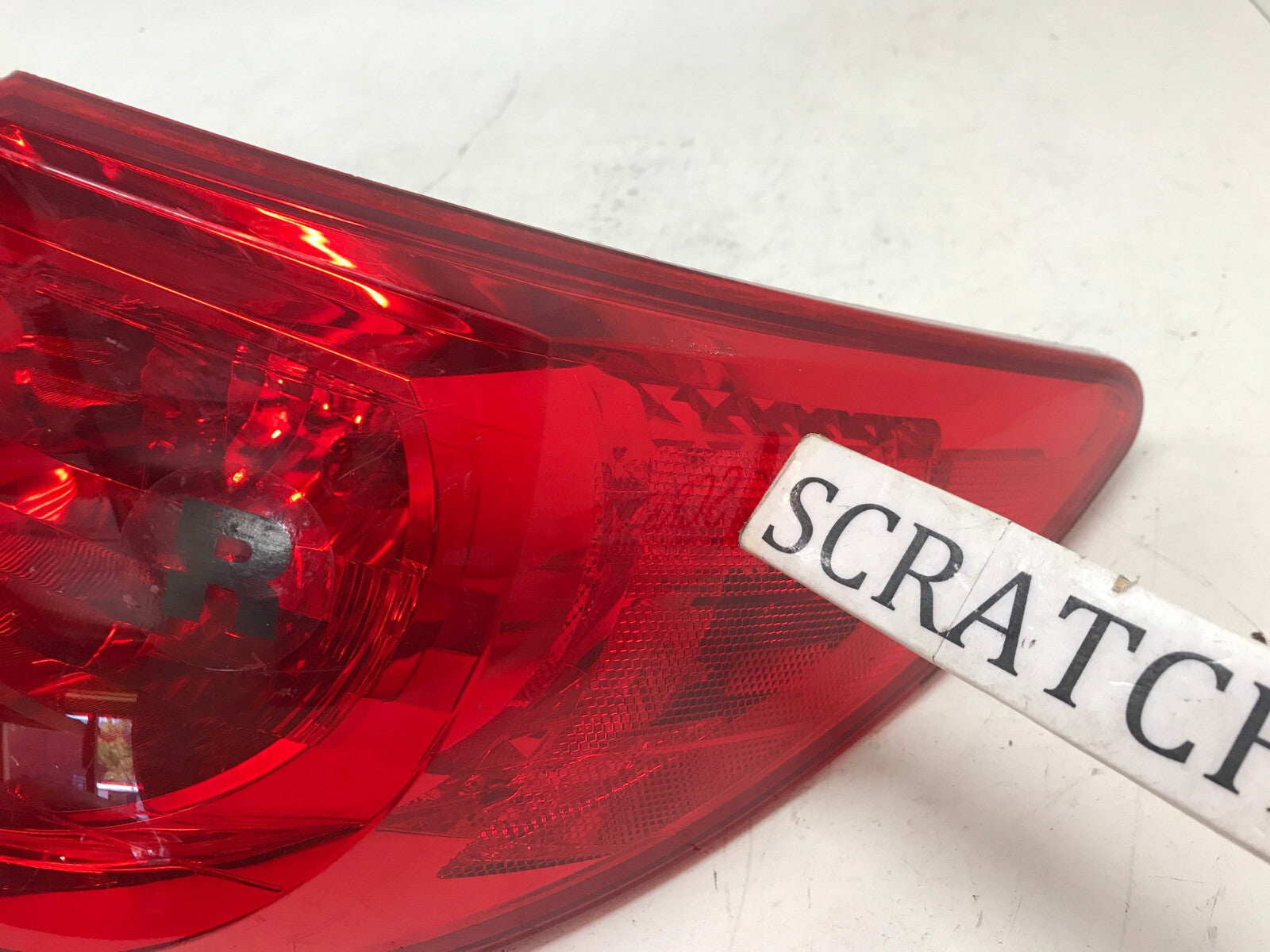 Tail light Damaged Right RH Passenger Chevy Traverse 2009-2012 15912686 OEM