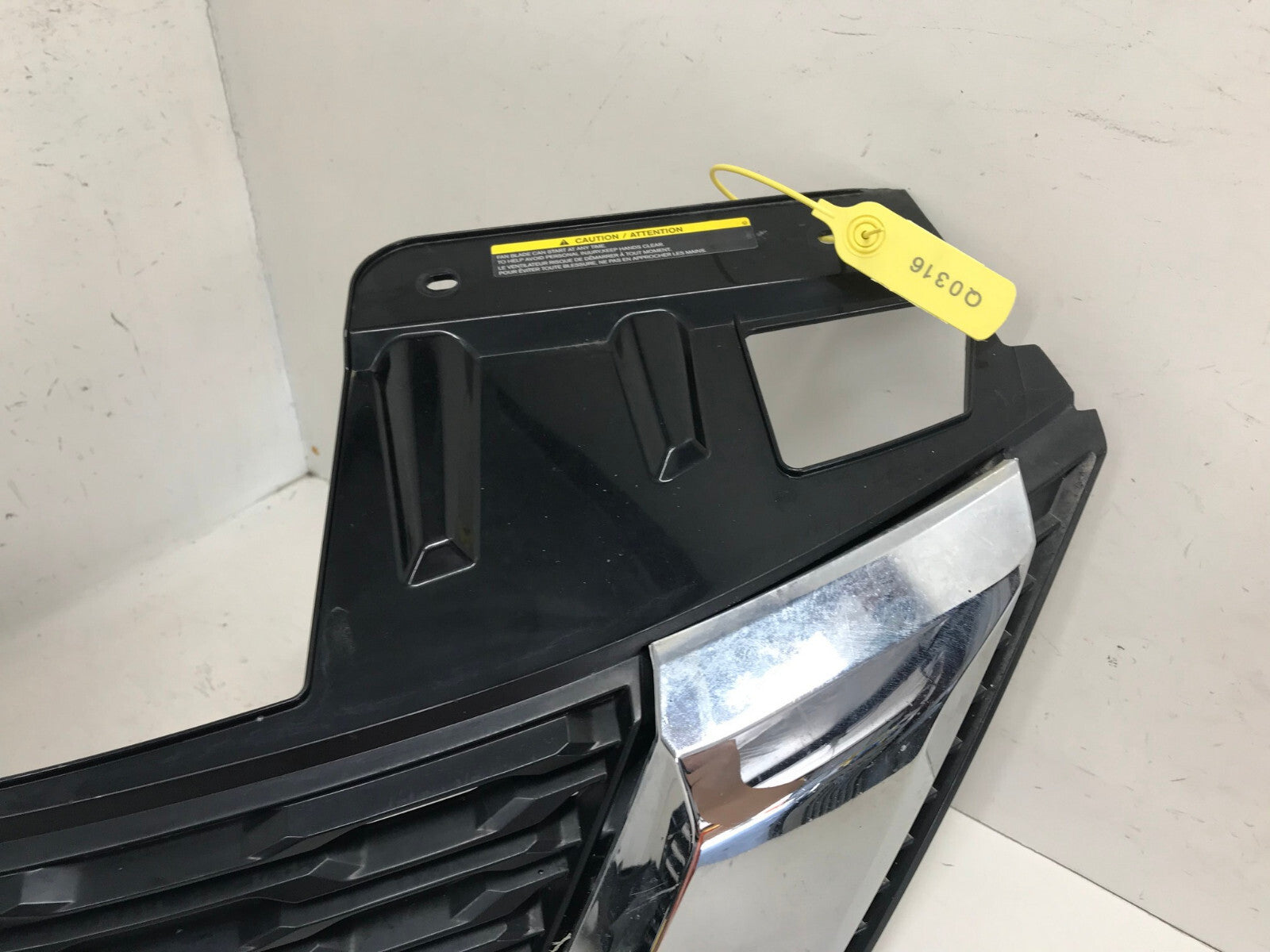 Grille Grill 2016-2018 Nissan Rogue 62310-5HR0A OEM