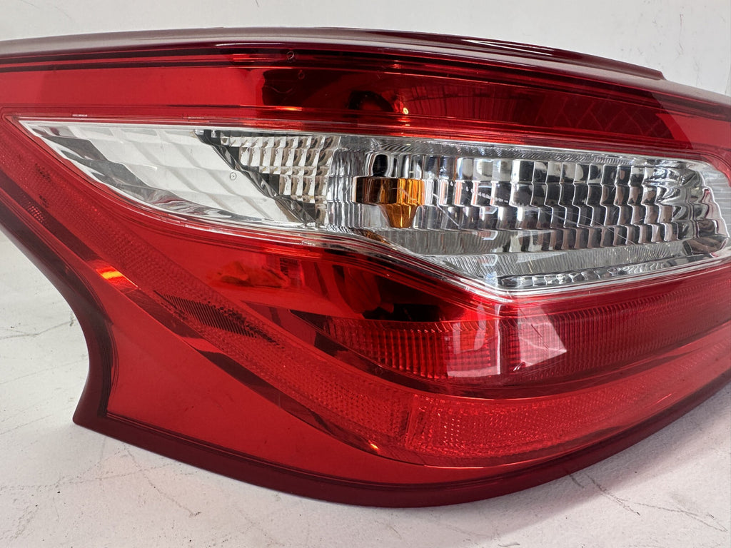 Tail light Damaged Left Driver LH 2016 - 2018 Nissan Altima 265509HS0A OEM