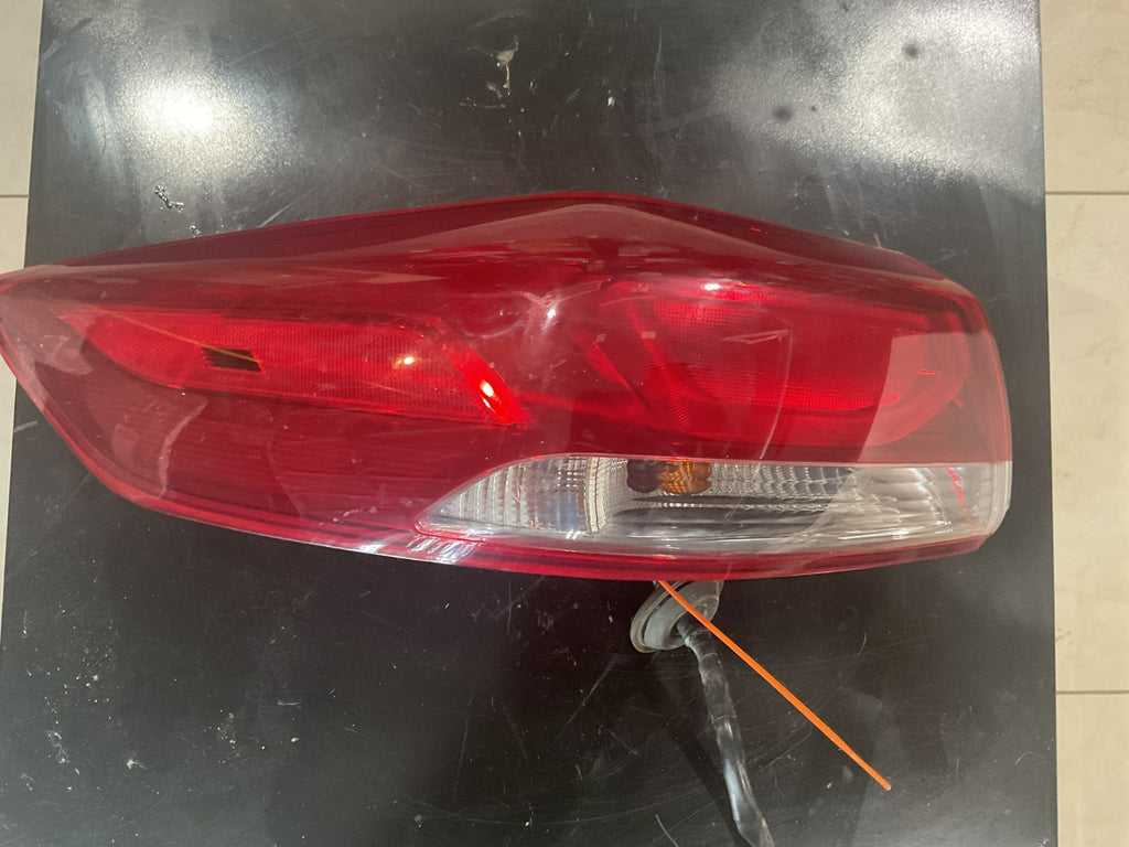Tail Light Left Driver LH Hyundai Elantra 17-20 92401+F2000 OEM