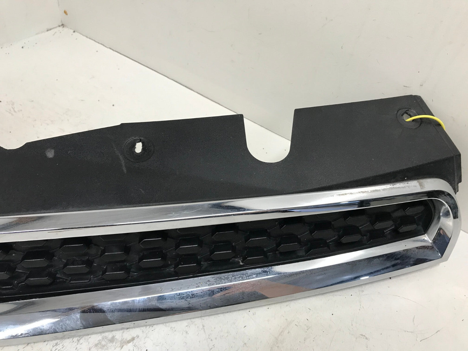 Grill Grille Chevrolet Equinox 2010-2015 20882351 OEM
