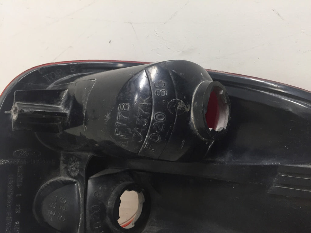 Tail light Damaged Lamp Rear Passenger RH Ford F150 97-00 F65Z-13404-BG OEM