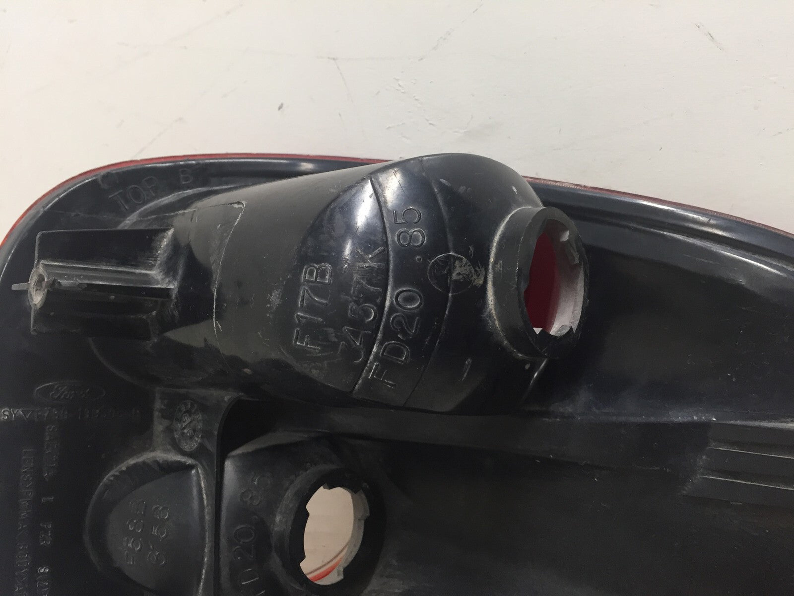 Tail light Damaged Lamp Rear Passenger RH Ford F150 97-00 F65Z-13404-BG OEM