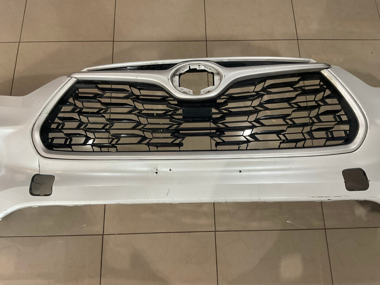 Front Bumper Cover White 2020-2023 Toyota Highlander 52119+0E450 OEM