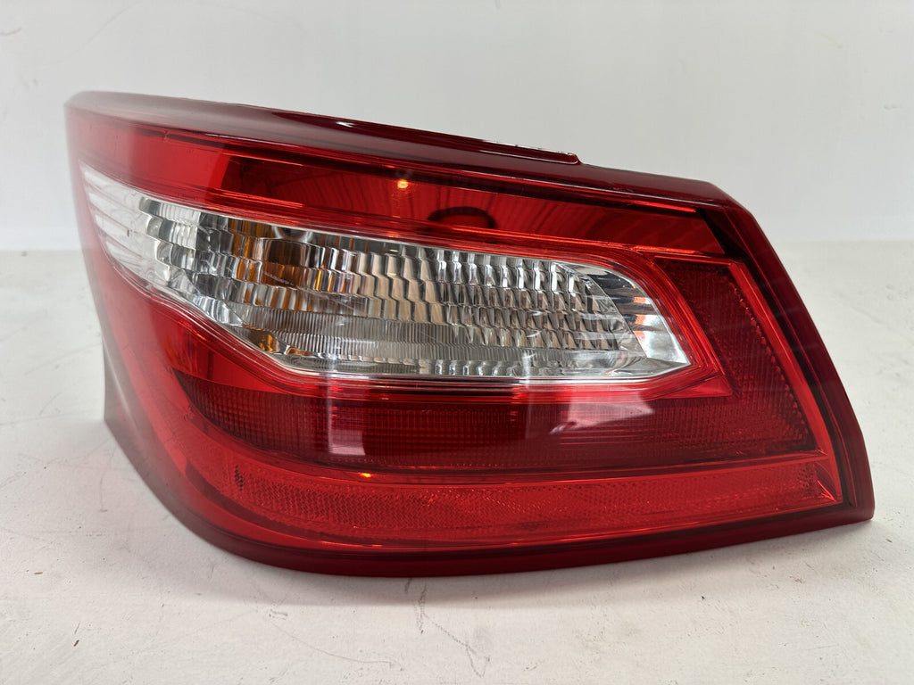 Tail light Damaged Left Driver LH 2016 - 2018 Nissan Altima 265509HS0A OEM