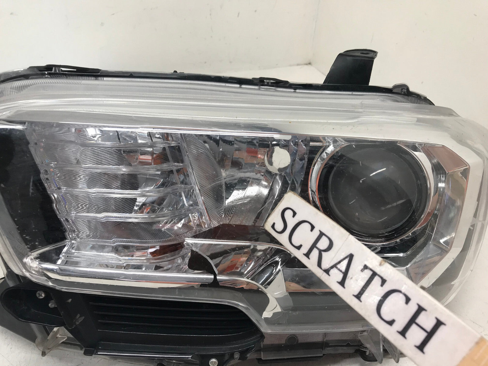 Projector Headlight Damaged Passenger RH Toyota Tacoma 2016-2018 8115004250 OEM2