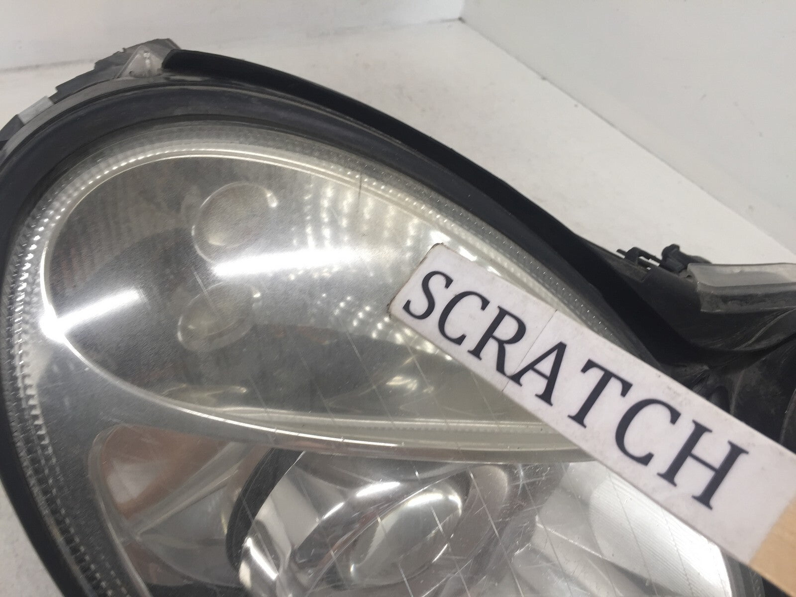 Halogen Headlight Damaged Passr RH for Mercedes E Class E320 E500 03 06 OEM