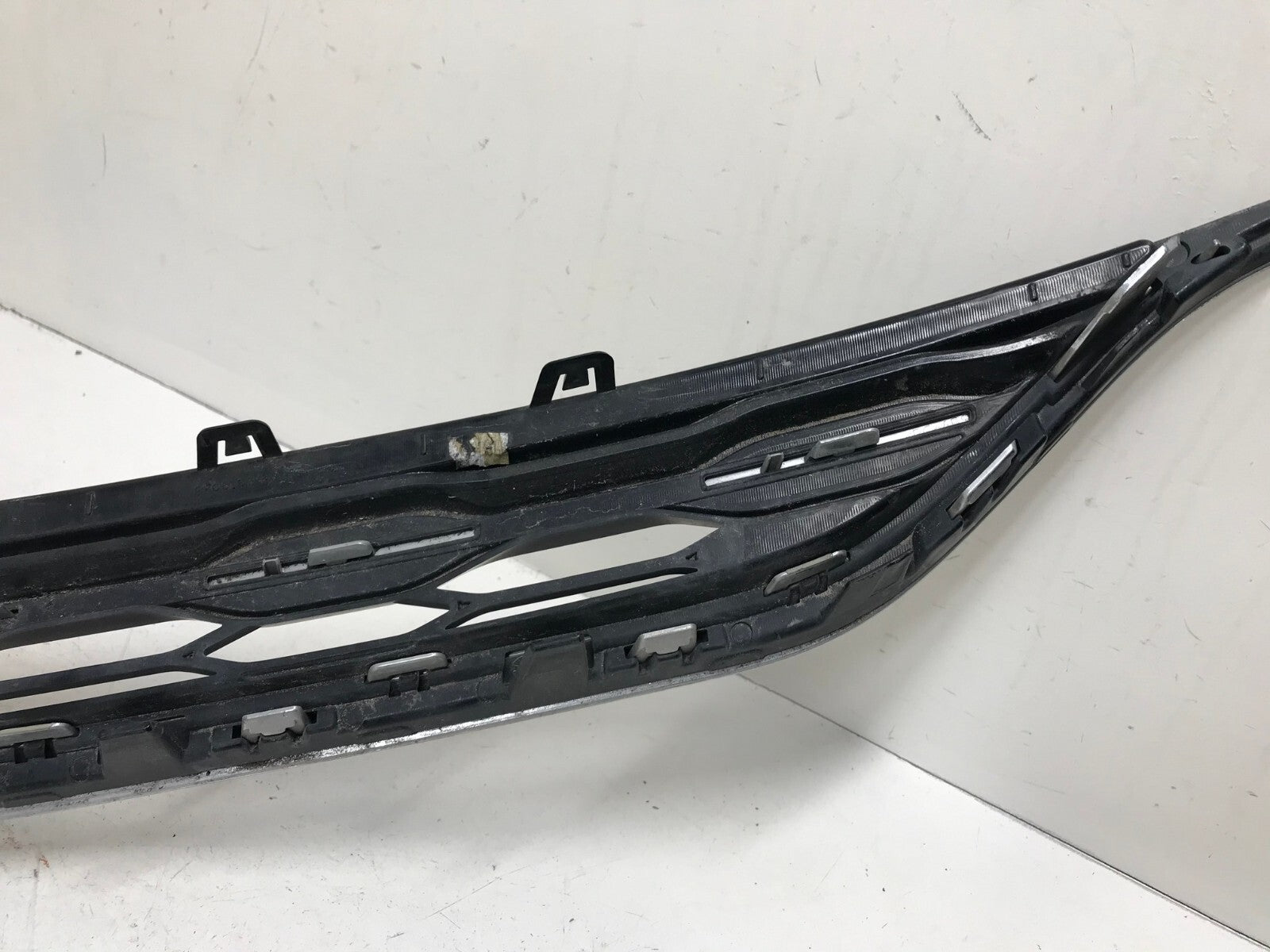 Grill Grille 2016-2018 Chevy Malibu 84061034 OEM