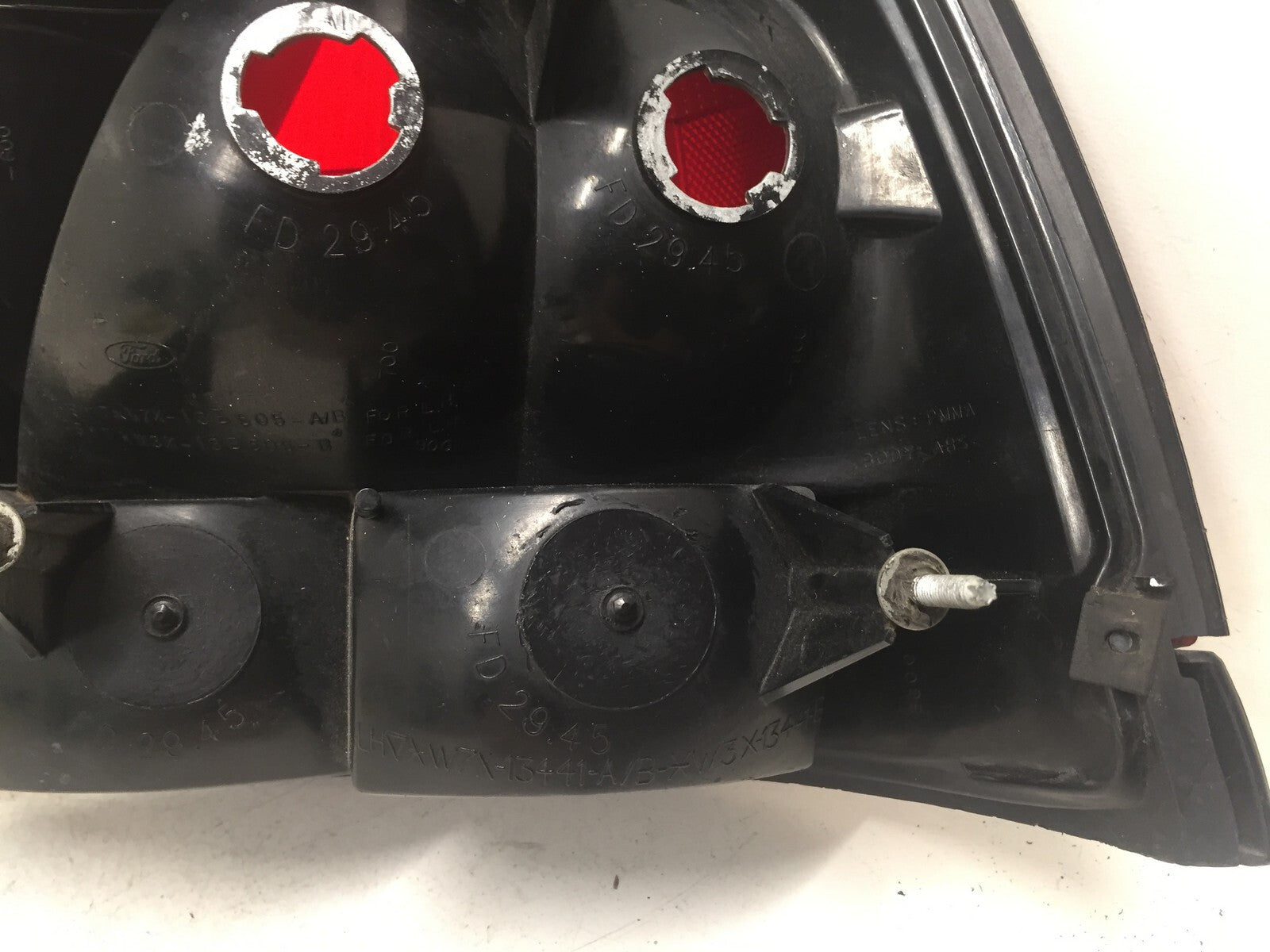 Tail light Damaged Lamp Driver LH Ford Crown Victoria 04-2011 8W7Z-13405-A OEM