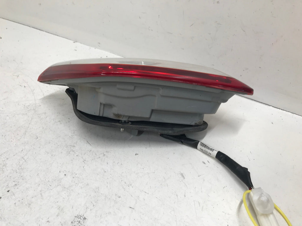 Tail light Damaged Passenger RH Toyota Camry Hybrid 2010-2011 8158133170 OEM