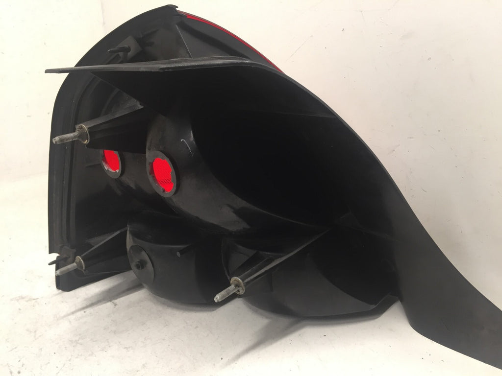 Tail light Damaged Lamp Right RH Ford Crown Victoria 04-2011 8W7Z-13405-A OEM