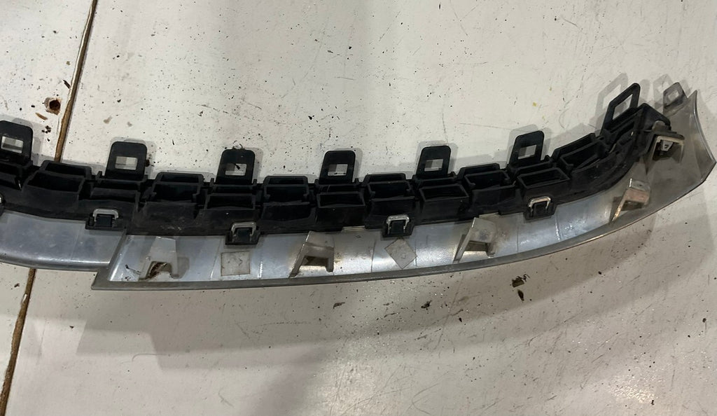 Grill Grille Black/Silver Trim 2014 2015 2016 Chevrolet Malibu 22995184 OEM