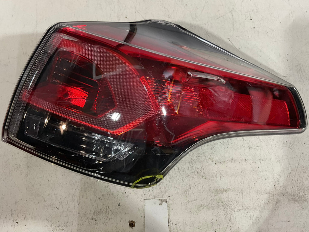 Tail light Damaged Right Passenger RH 2016 2017 2018 Toyota Rav4 8155042212 OEM