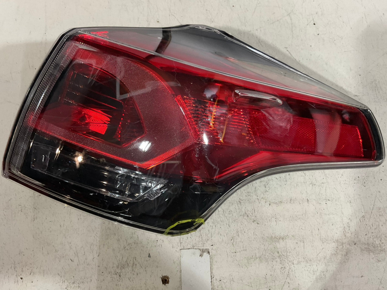 Tail light Damaged Right Passenger RH 2016 2017 2018 Toyota Rav4 8155042212 OEM