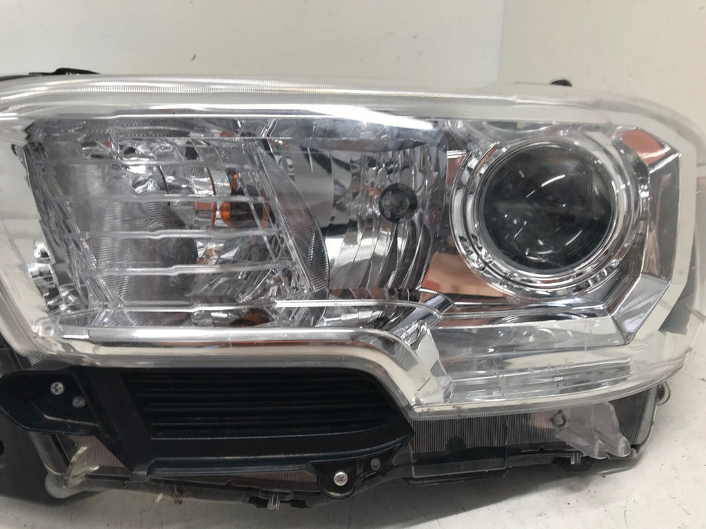 Headlight Damaged Left Driver LH Toyota Tacoma 2016-2018 8115004250 OEM