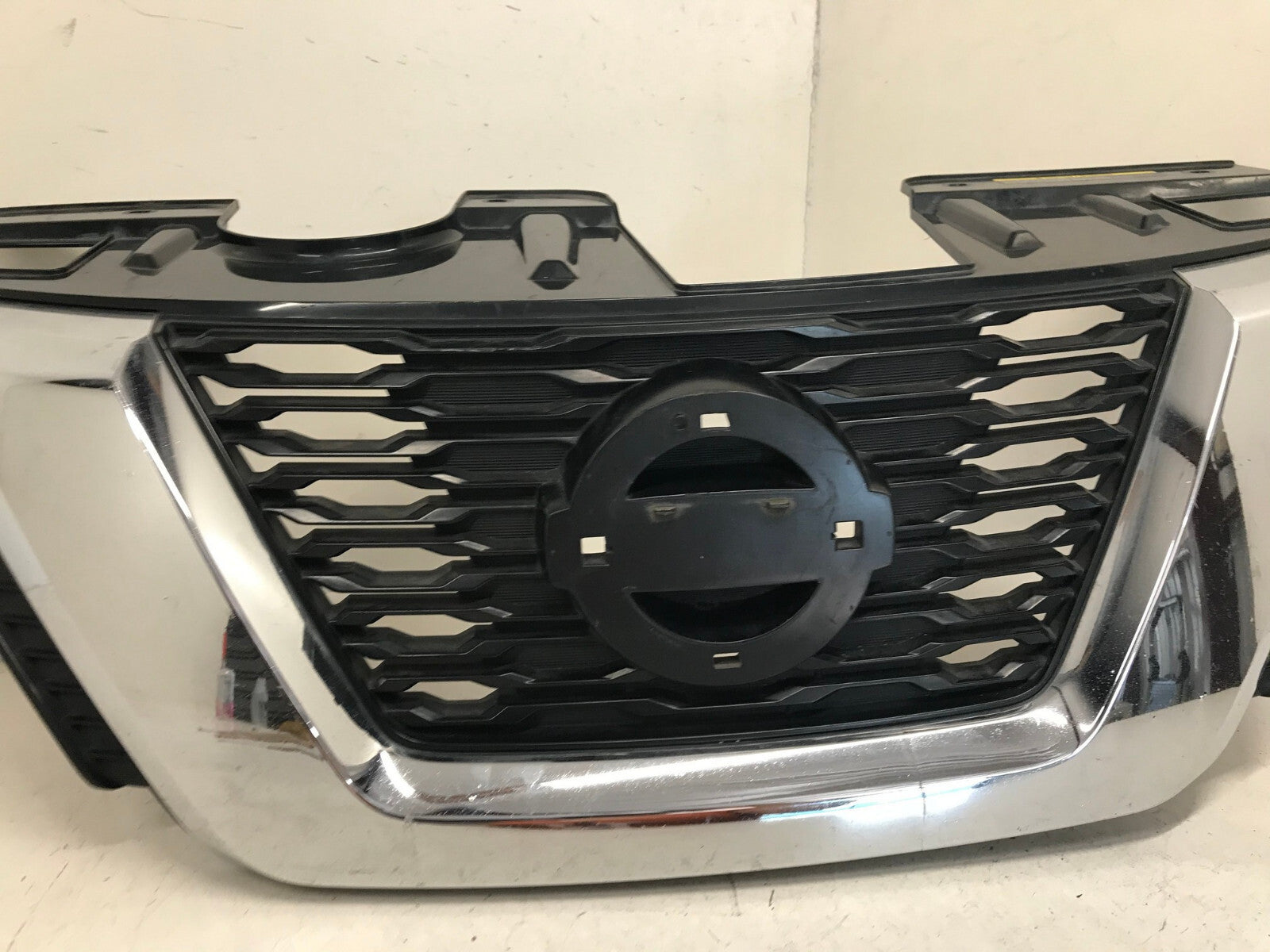 Upper Grill Grille Nissan Rogue 2017 2018 62310-5HK0A OEM
