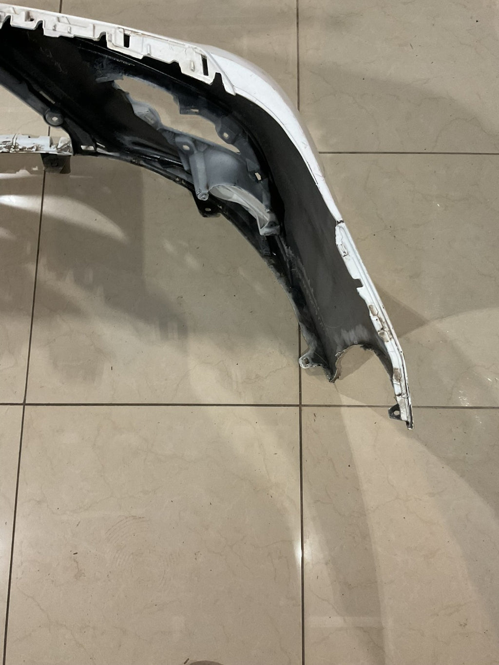 Front Bumper Cover White Toyota Camry SE XSE 2018 2019 52119+06e20 OEM