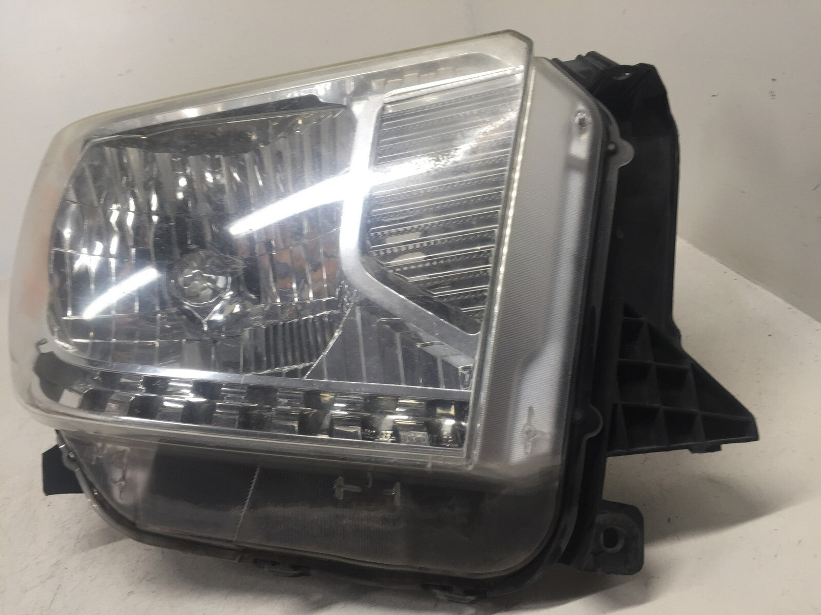 Headlight Damaged Head Lamp Passenger RH Toyota Tundra 2014-2020 811500C091 OEM