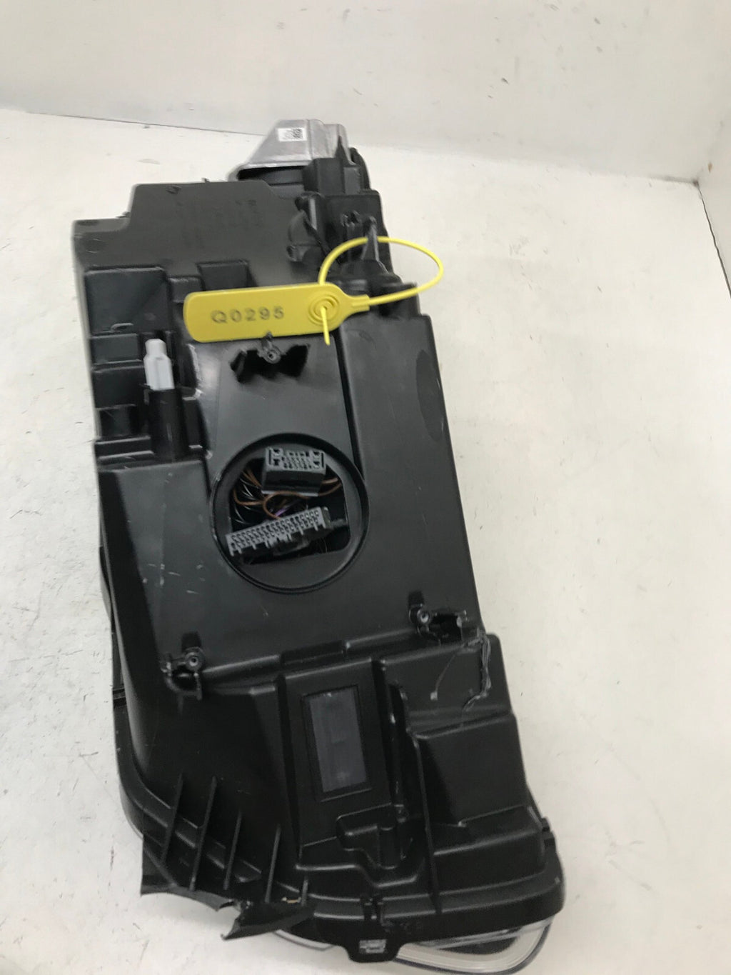 Headlight Damaged Left LH Driver 2019-2021 Volvo XC40 31655996 OEM