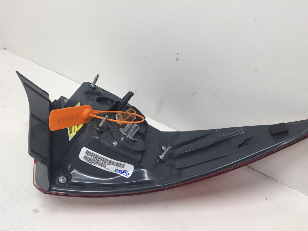 Tail light Damaged Lamp Outer Passenger RH Toyota Corolla Sedan 17-2019 CAPA