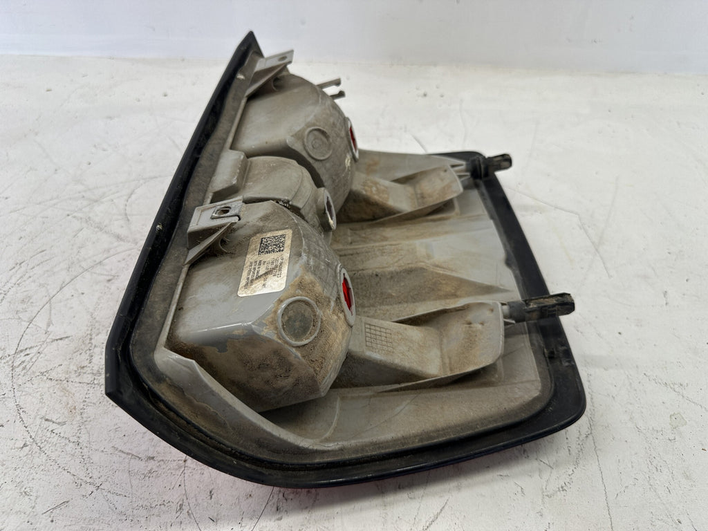 Tail Light Right Pass RH Damaged 16-19 Chevrolet Silverado 1500 84288723 OEM