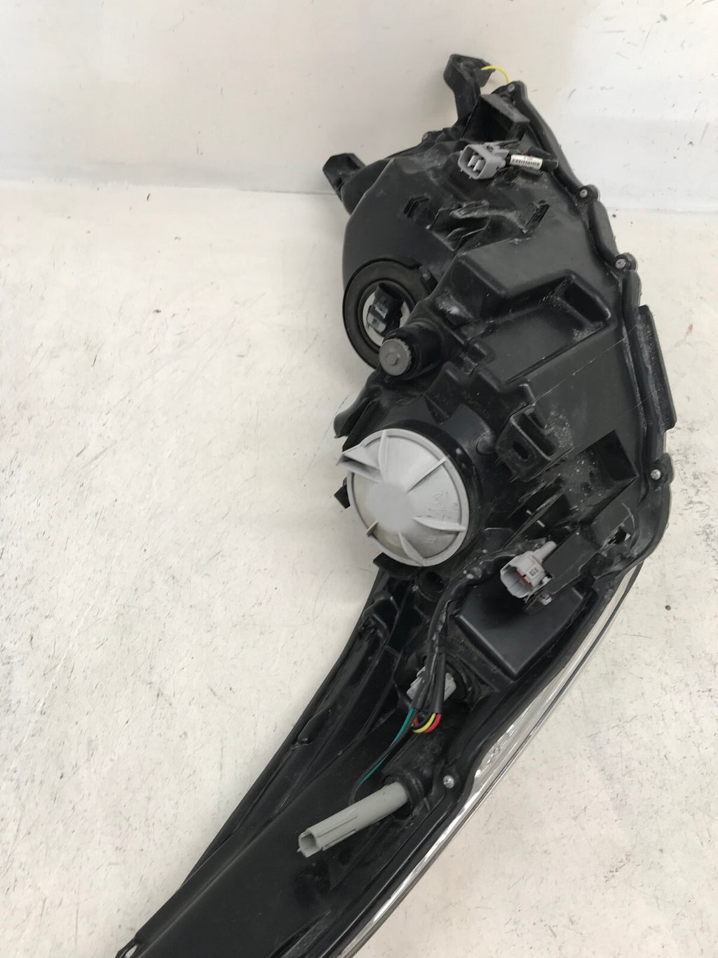 Headlight Damaged Driver LH 2017 2018 2019 Toyota Highlander 811500E360 OEM