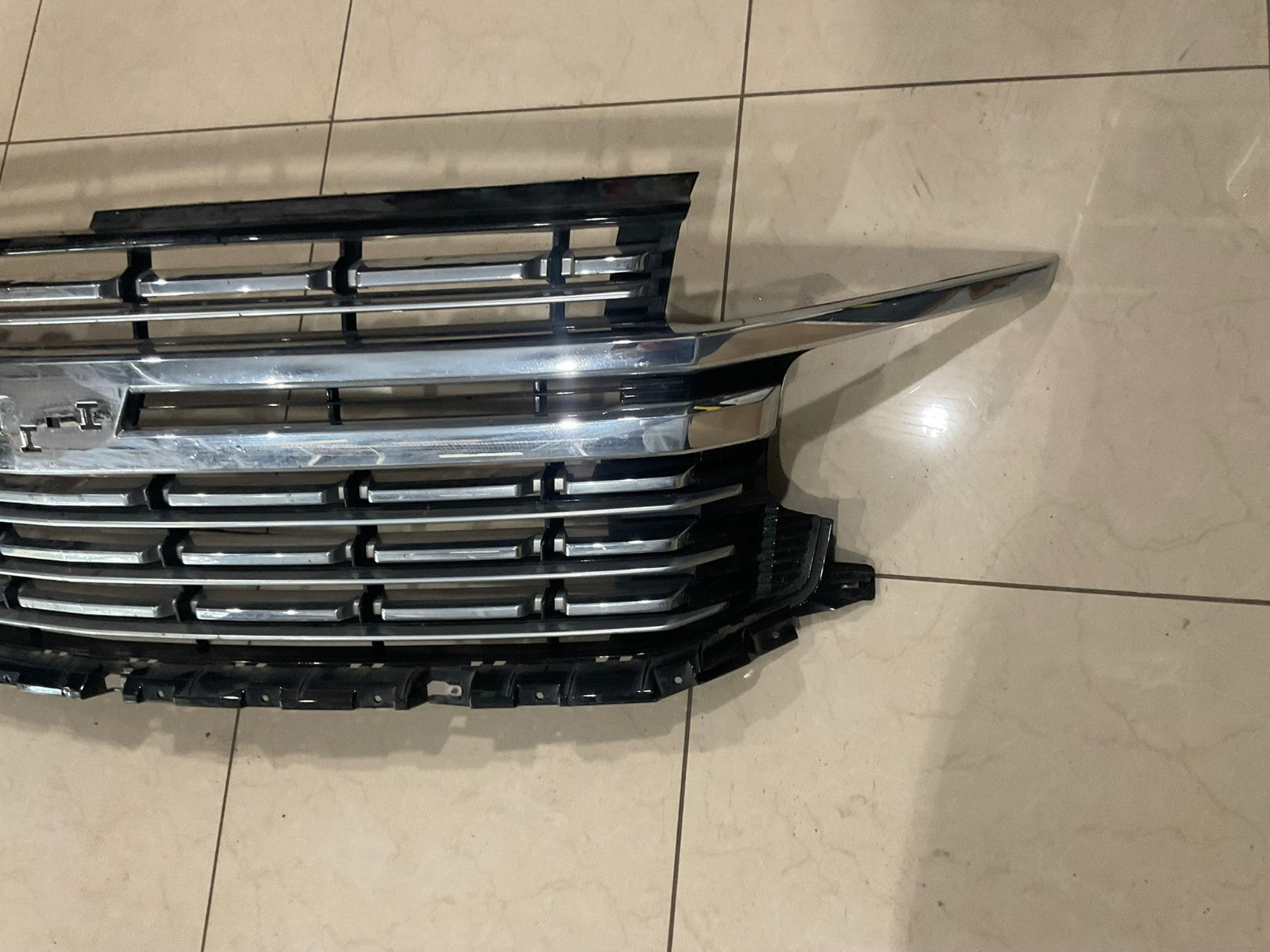 Grille Grill Black/Silver 2021-2022-2023-2024 Chevrolet Tahoe 32020088 OEM