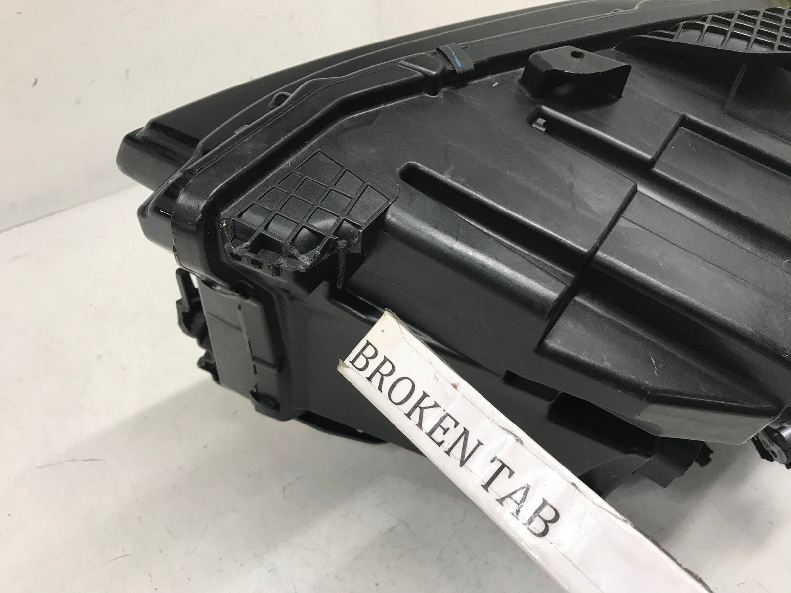 Headlight Damaged RH Passenger 2021 2022 Jeep Grand Cherokee 68584656AC OEM