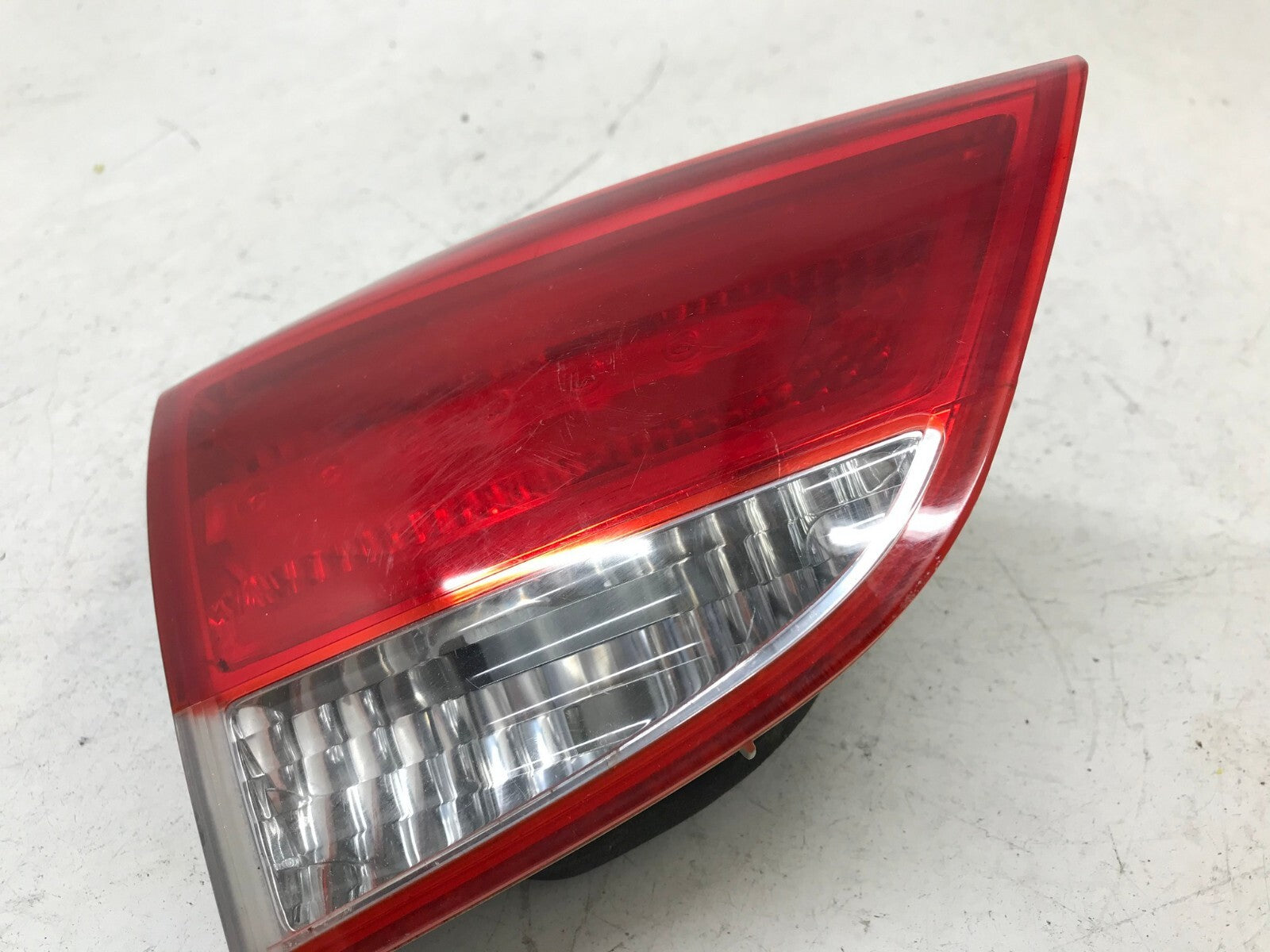Tail light Damaged Left Driver LH 10-15 Hyundai Tucson 92405-2S02 OEM