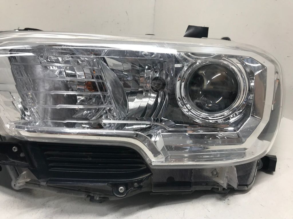 Headlight Damaged Left Driver LH Toyota Tacoma 2016-2021 8115004250 OEM