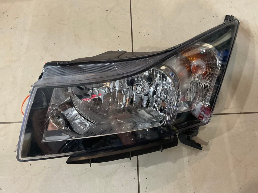 Headlight Damaged Left Driver LH 2012-2016 Chevrolet Cruze 20-9180-90 OEM