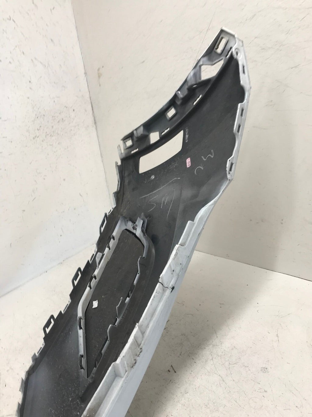 Front Upper Bumper Cover White Volkswagen Tiguan S/SE/SEL/Pr 18 19 5NN807221 OEM