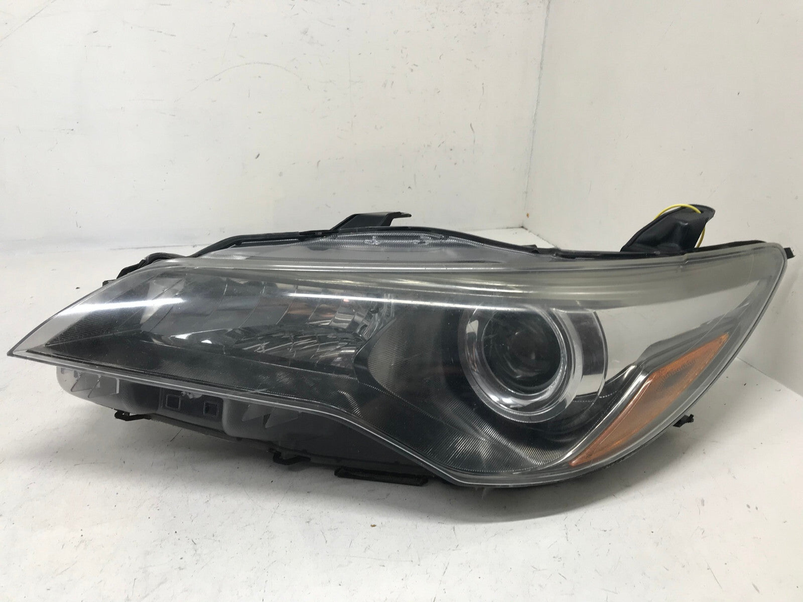 Headlight Damaged Driver LH Toyota Camry Hybrid LE XLE 2015-2017 81150-06D90 OEM
