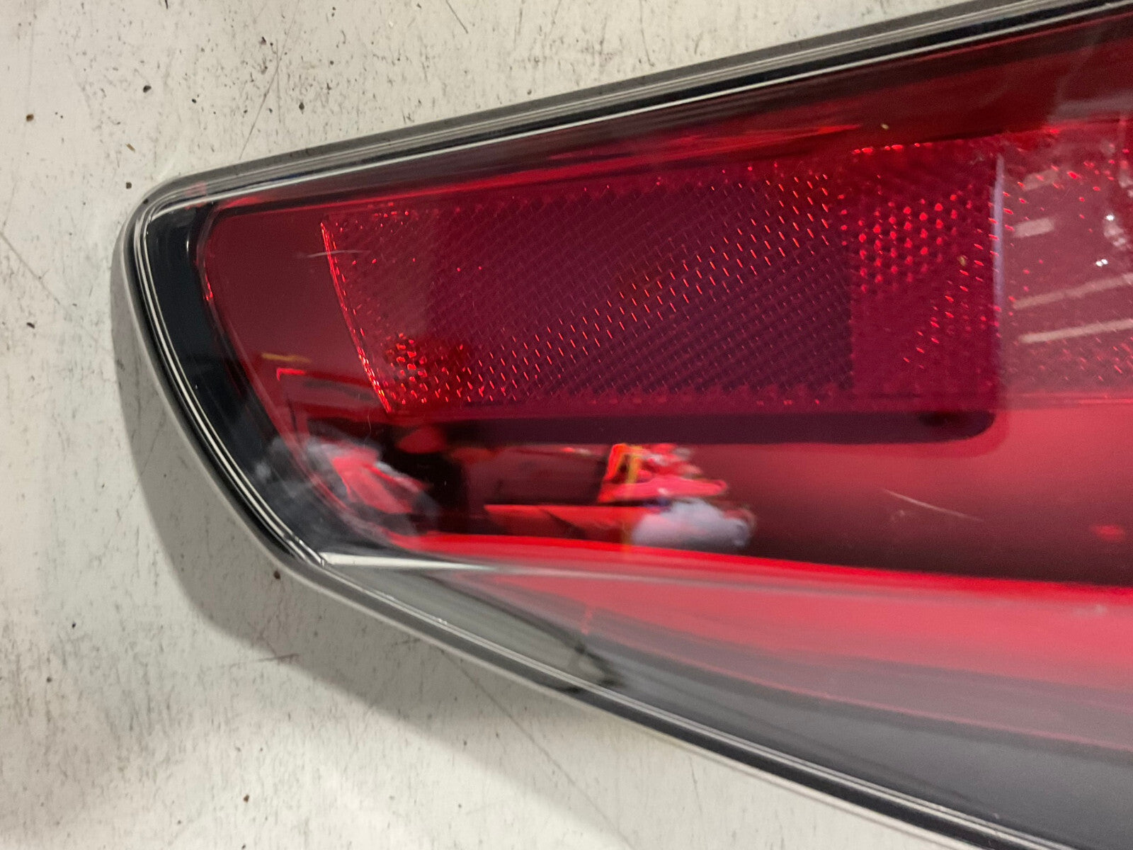 Tail light Damaged Right Passenger RH 2016 2017 2018 Toyota Rav4 8155042212 OEM