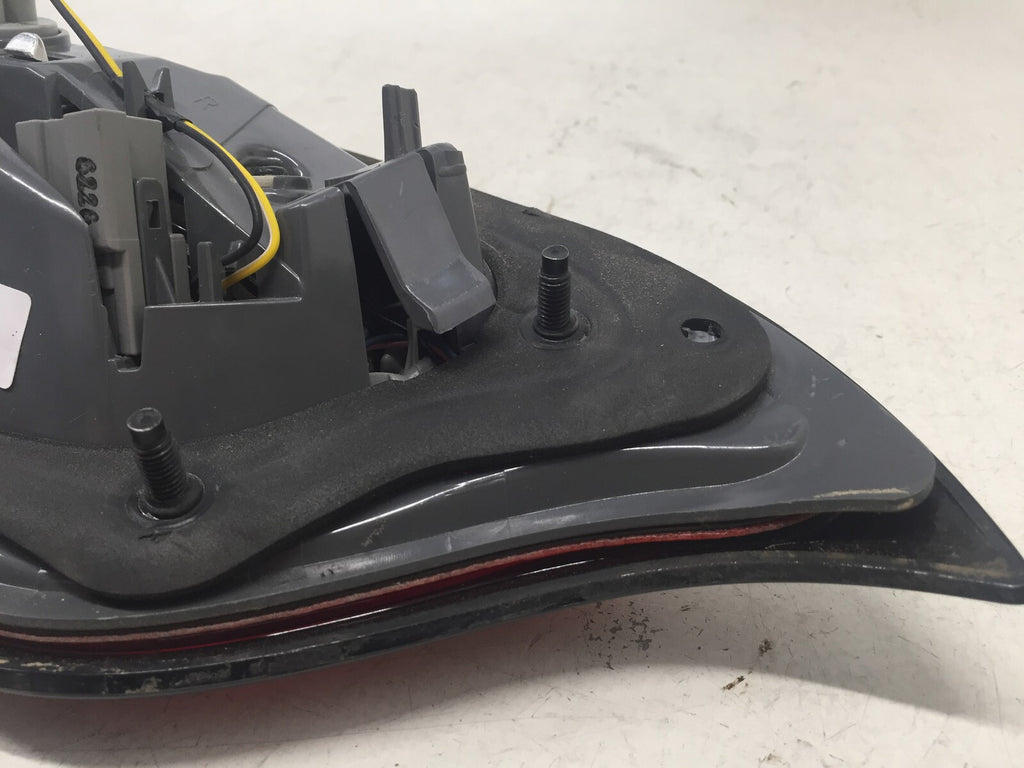 Inner Tail light Damaged Lamp Passenger Jeep Cherokee 14-2018 68102920AC OEM