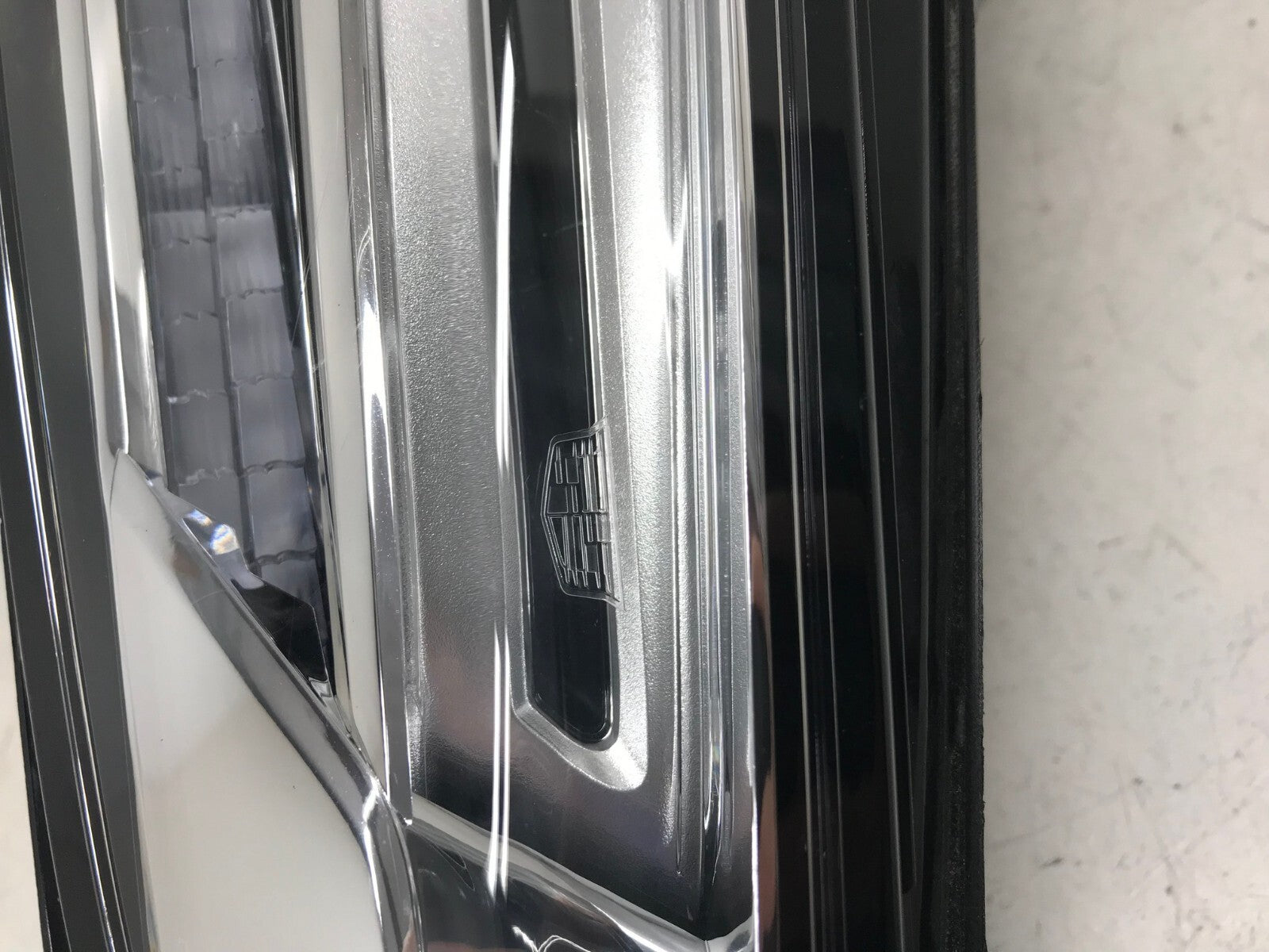 Headlight Damaged Driver LH Left Cadillac XT5 84309959 OEM