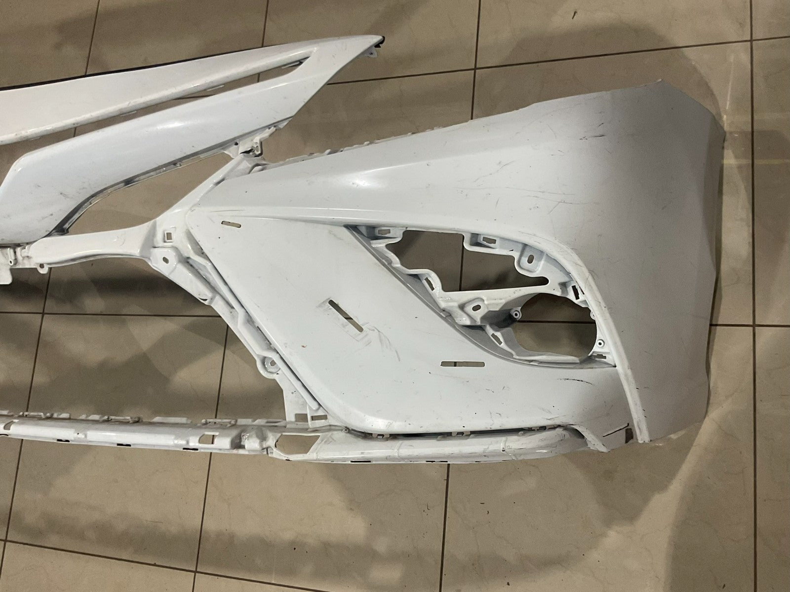 Front Bumper Cover White Toyota Camry SE XSE Hybrid SE 2018 2019 52119+06e20 OEM