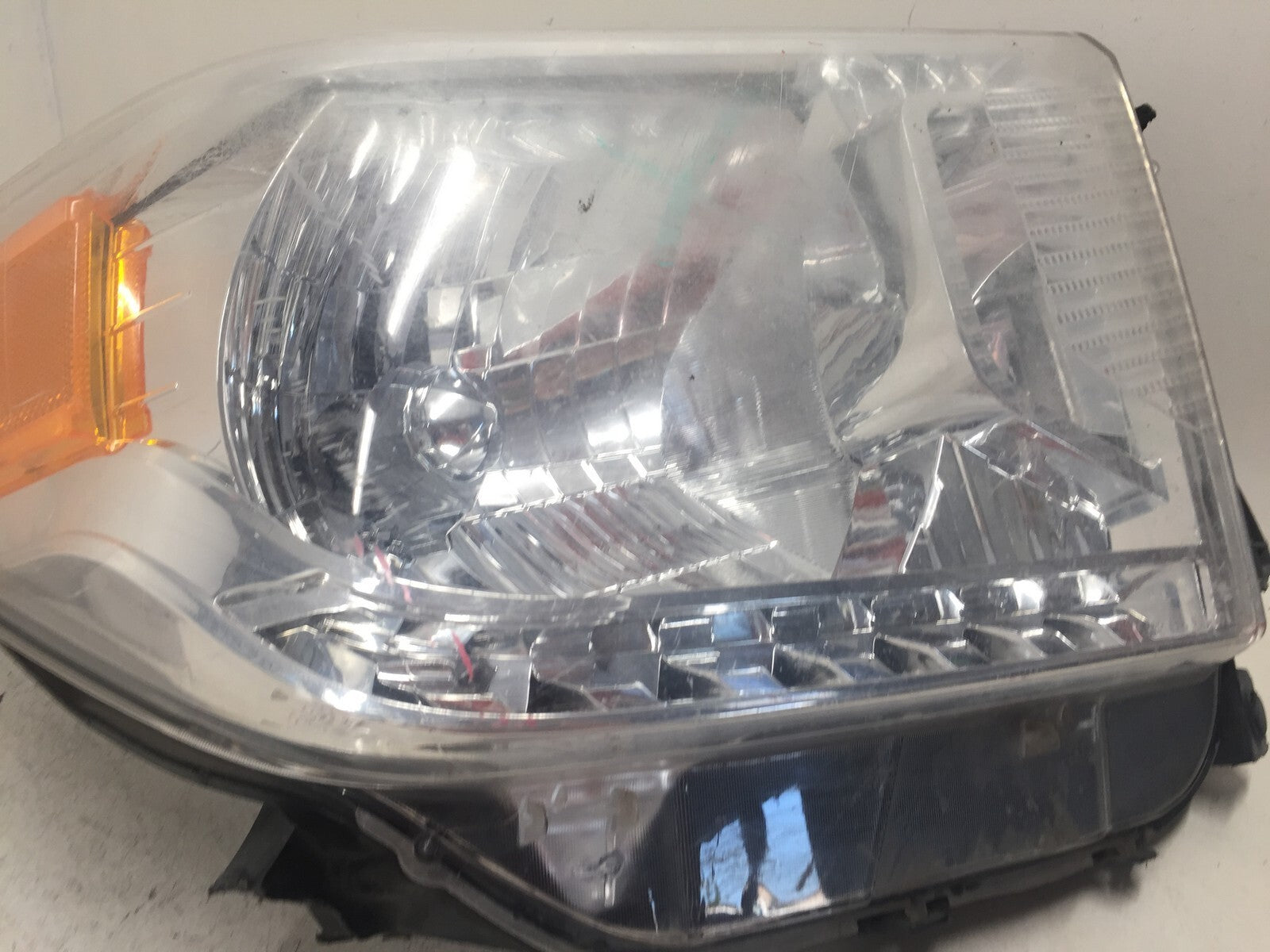 Head light Damaged Lamp Right Passenger RH Toyota Tundra 2014-2020 OEM