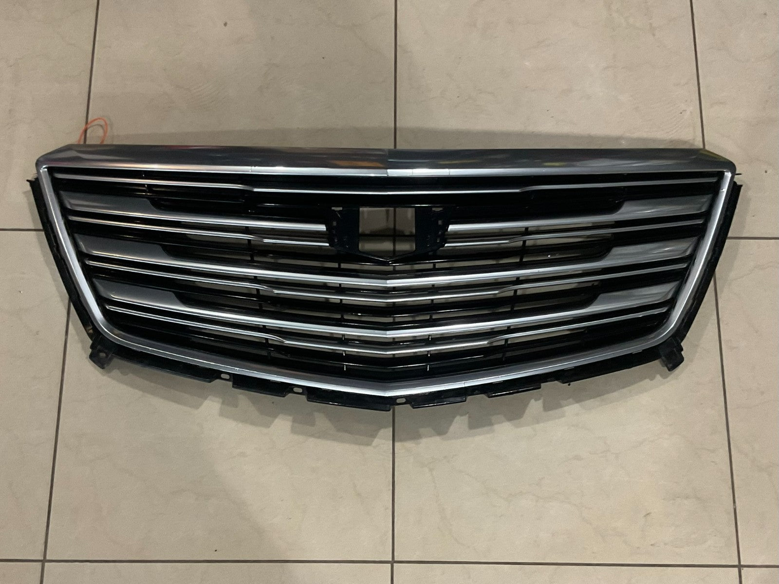 Grill Grille Silver/Black 2017-2019 Cadillac XT5 84107964 OEM