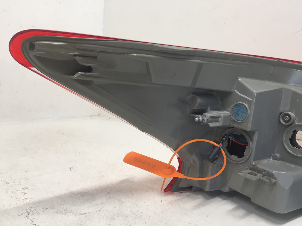 Tail light Damaged Passenger Side RH 2013 2014 2015 183446-02 OEM