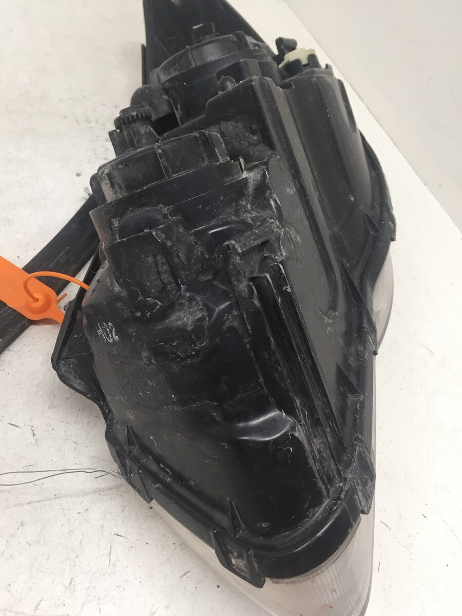 Headlight Damaged Right Passenger RH Hyundai Elantra 2010 921022H051 OEM