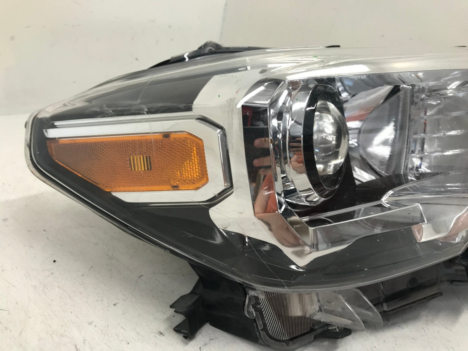 Headlight Damaged Passenger Right RH Toyota Tacoma 2016-2019 81110-04270 OEM